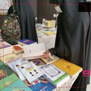 استقبال بی نظیر خانواده طلاب از نمایشگاه کتاب 1 lazy